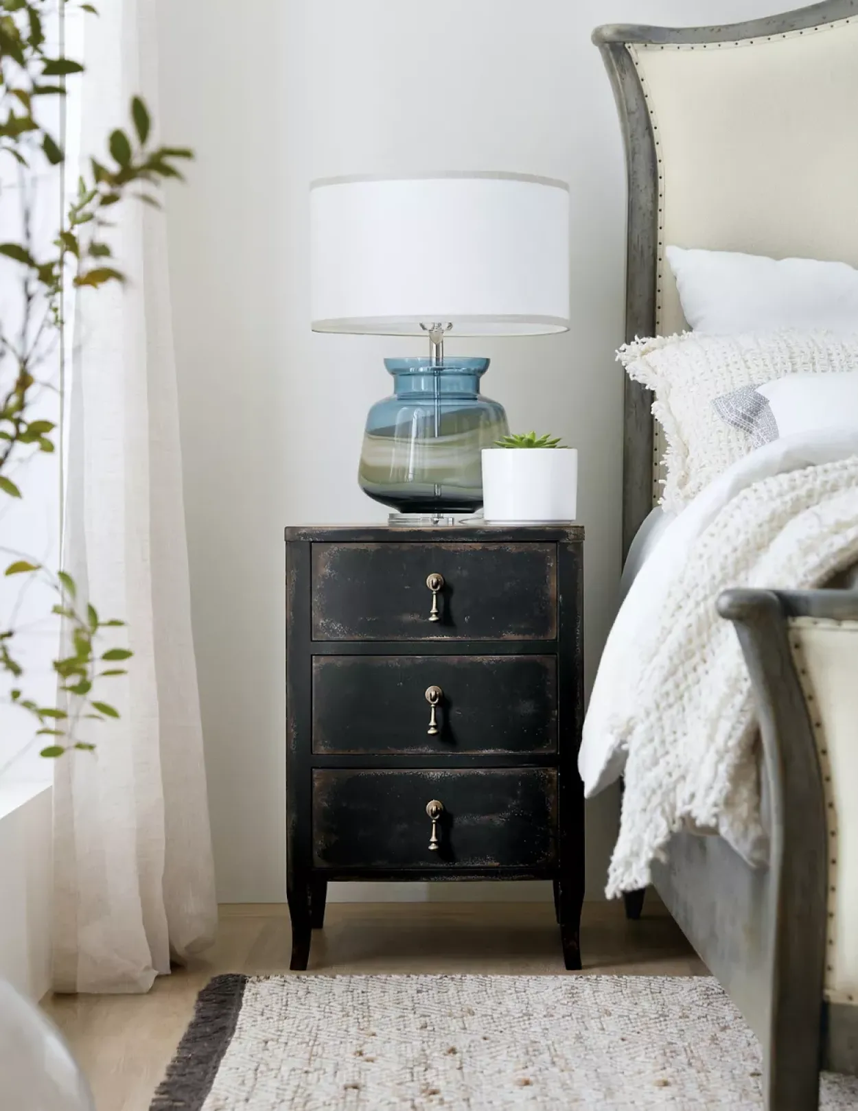 Lucy Accent Chest